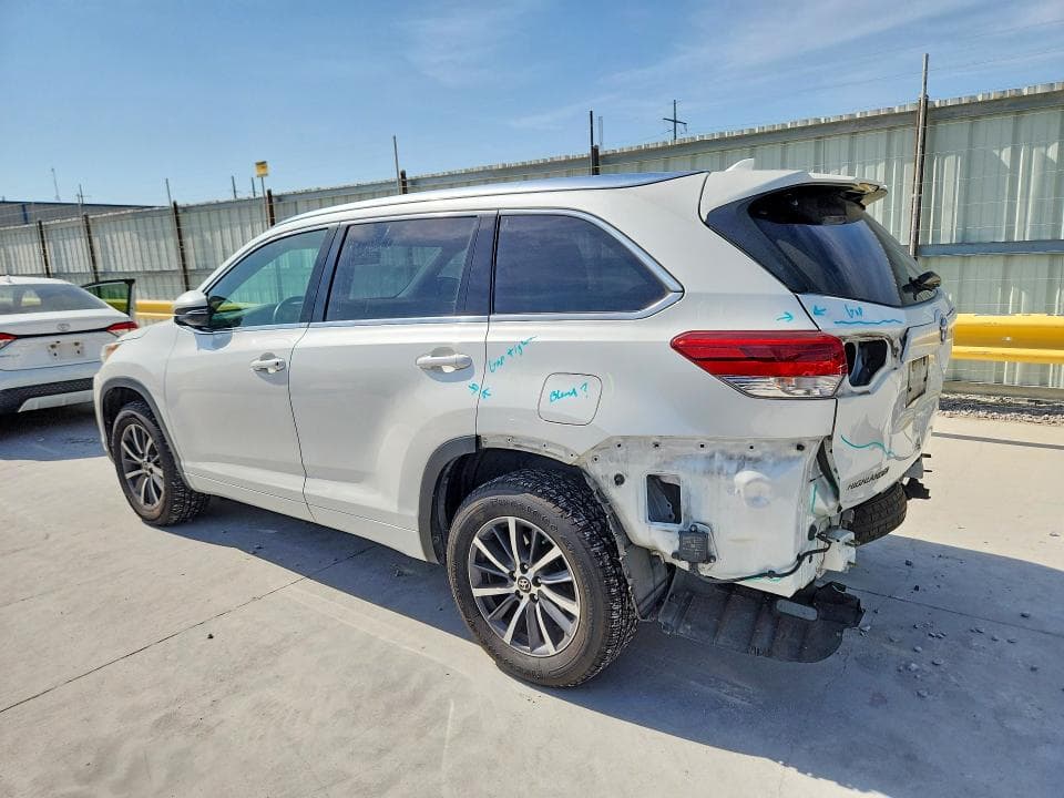 2017 TOYOTA HIGHLANDER XLE 2