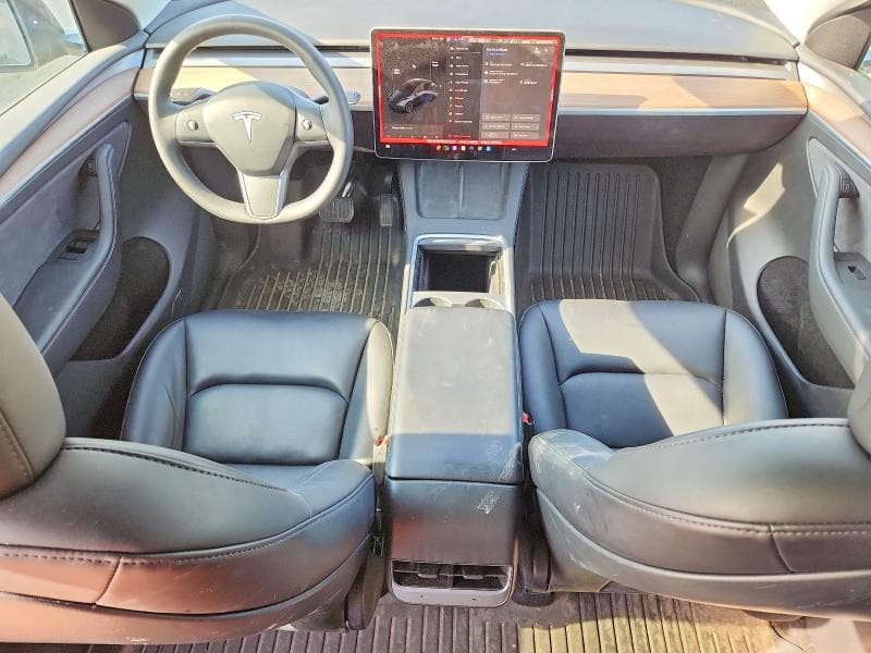2025 TESLA MODEL Y 8