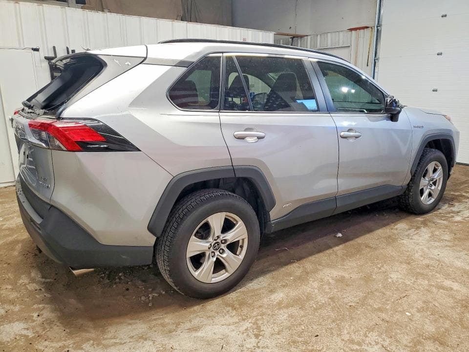 2020 TOYOTA RAV4 LE 3