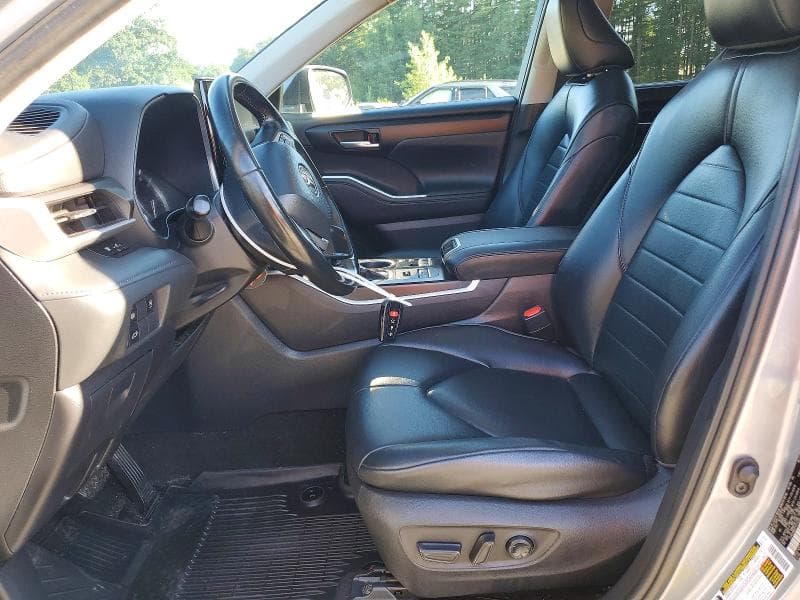 2023 TOYOTA HIGHLANDER XLE 7