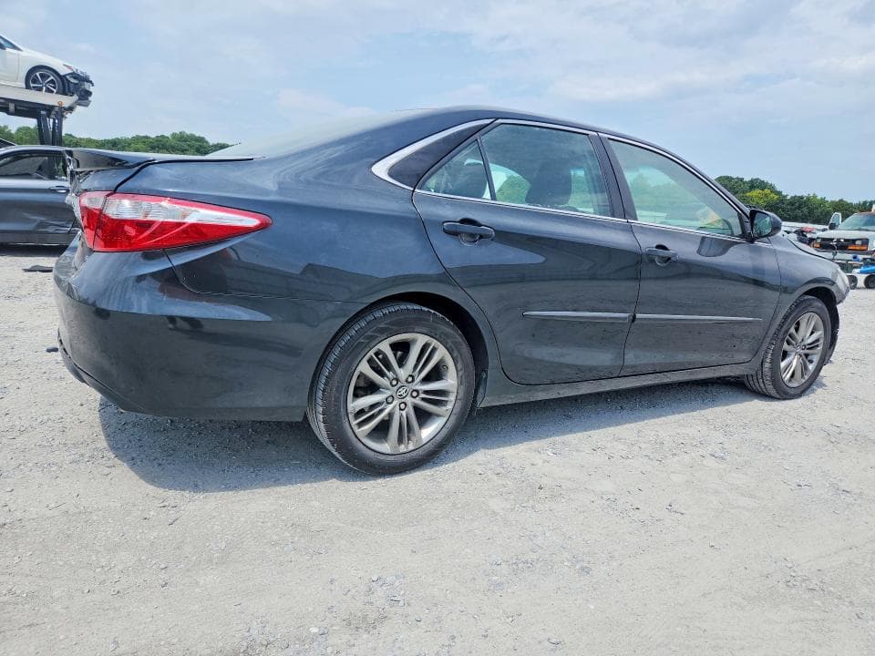 2017 TOYOTA CAMRY SE 3