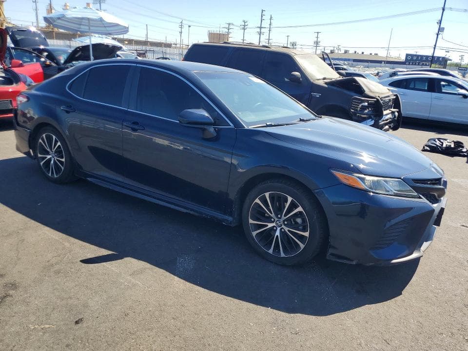 2018 TOYOTA CAMRY SE 4