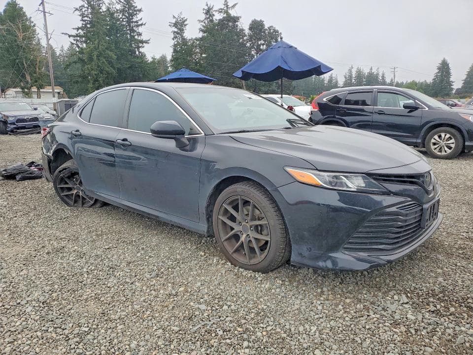 2018 TOYOTA CAMRY LE 4
