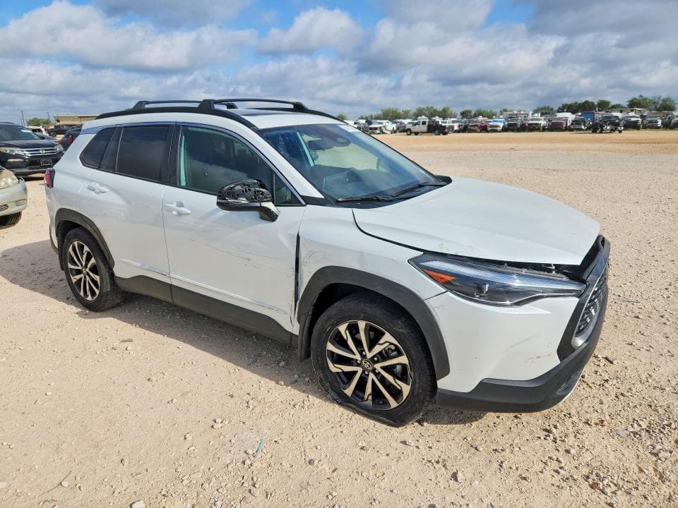 2024 TOYOTA COROLLA CROSS XLE 4
