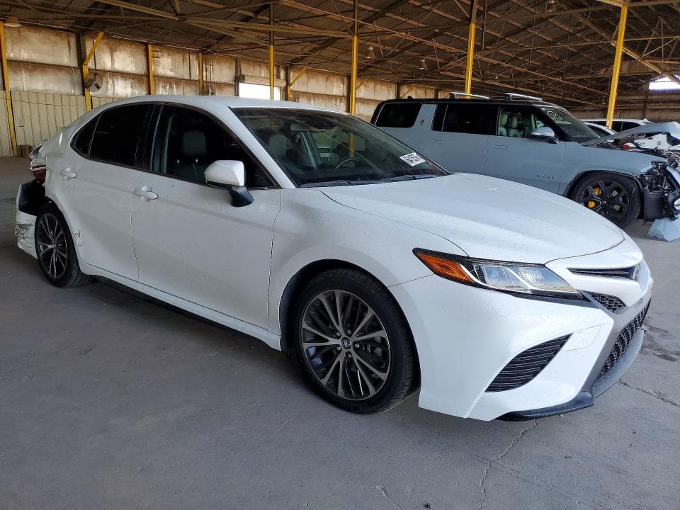 2018 TOYOTA CAMRY SE 4