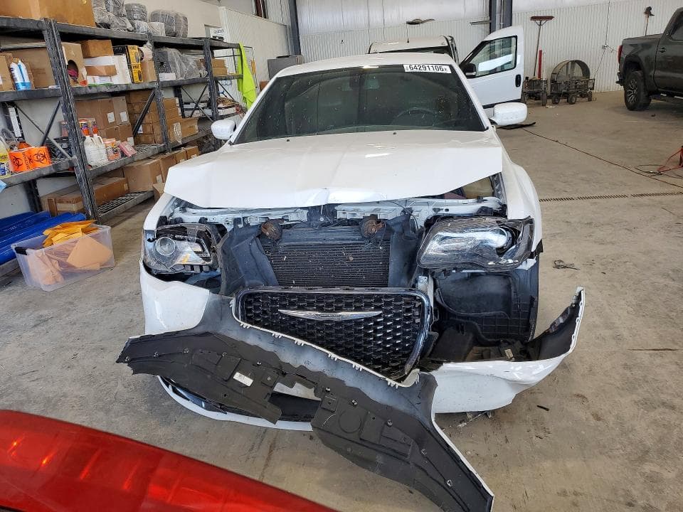 2018 CHRYSLER 300 S 5
