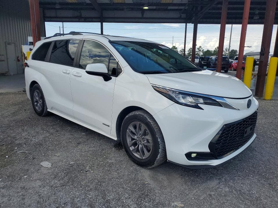 2021 TOYOTA SIENNA LE PLUS PACKAGE 4
