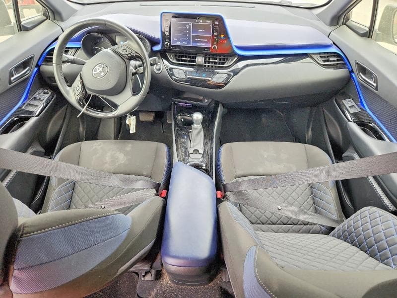 2021 TOYOTA C-HR XLE 8
