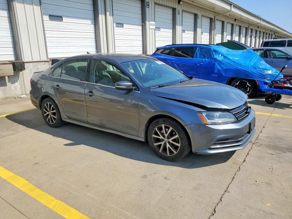 2017 VOLKSWAGEN JETTA SE 4