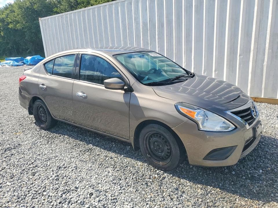 2017 NISSAN VERSA 1.6 SV 4