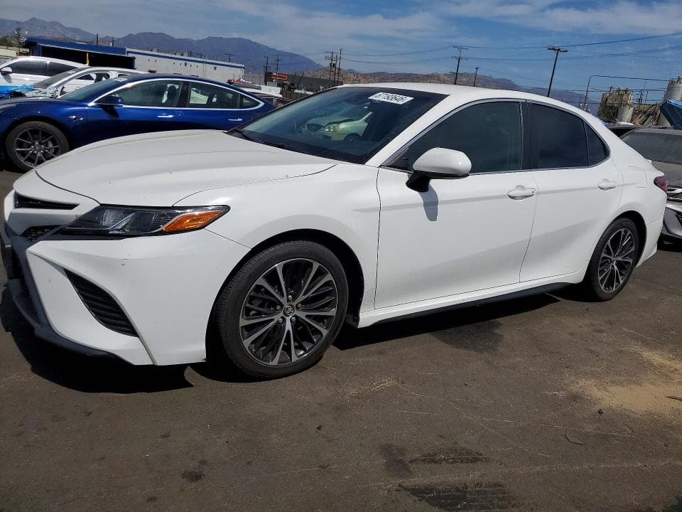 2018 TOYOTA CAMRY SE - 1