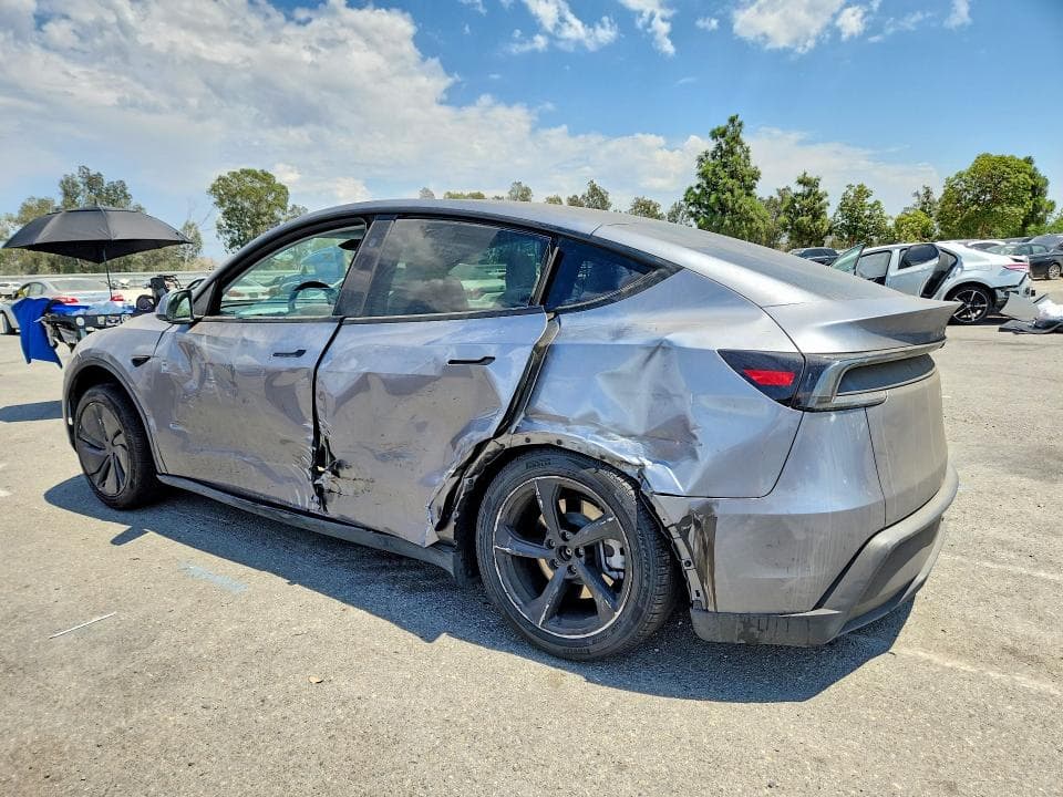 2026 TESLA MODEL Y 2