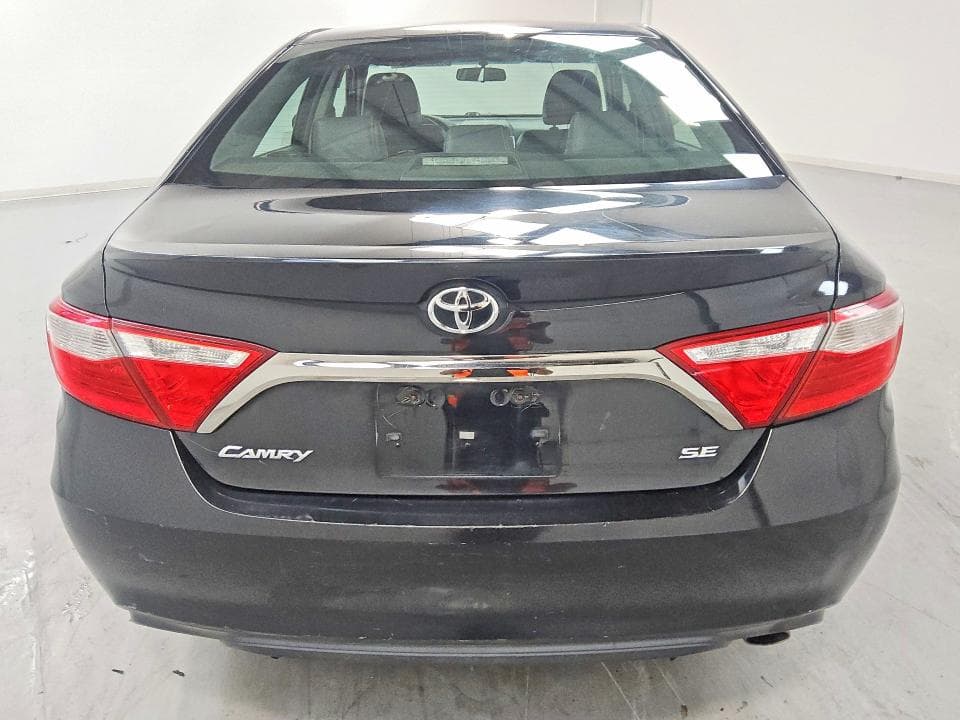 2017 TOYOTA CAMRY SE 6