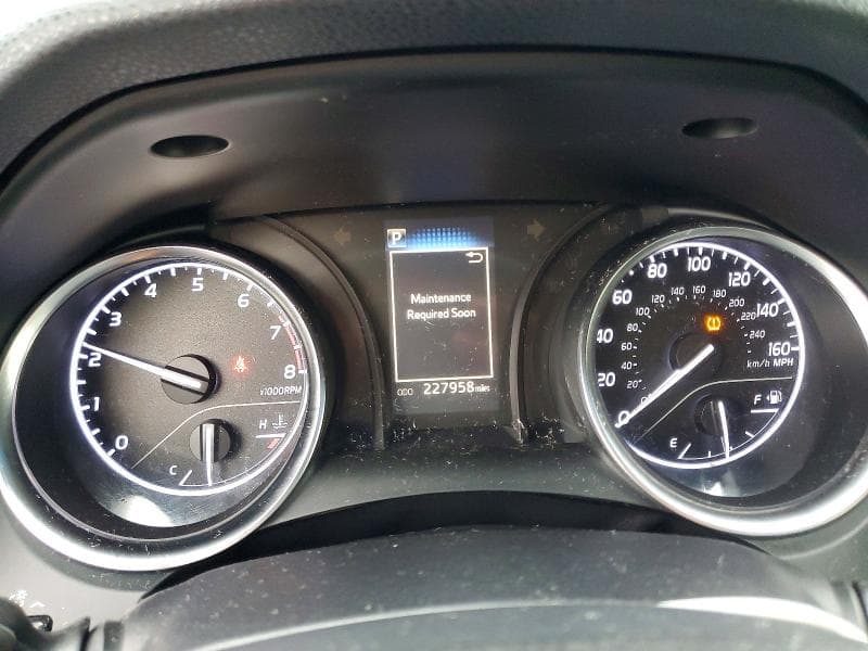 2018 TOYOTA CAMRY SE 9