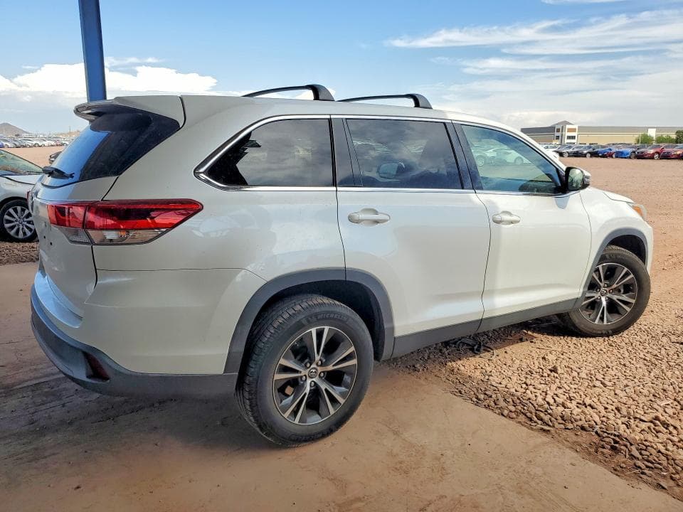 2019 TOYOTA HIGHLANDER LE 3