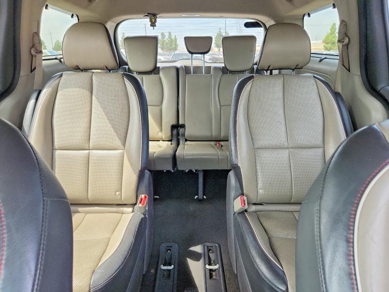2017 KIA SEDONA LX 10