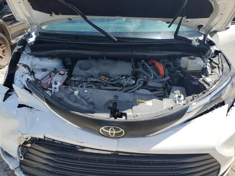 2026 TOYOTA SIENNA LE 12