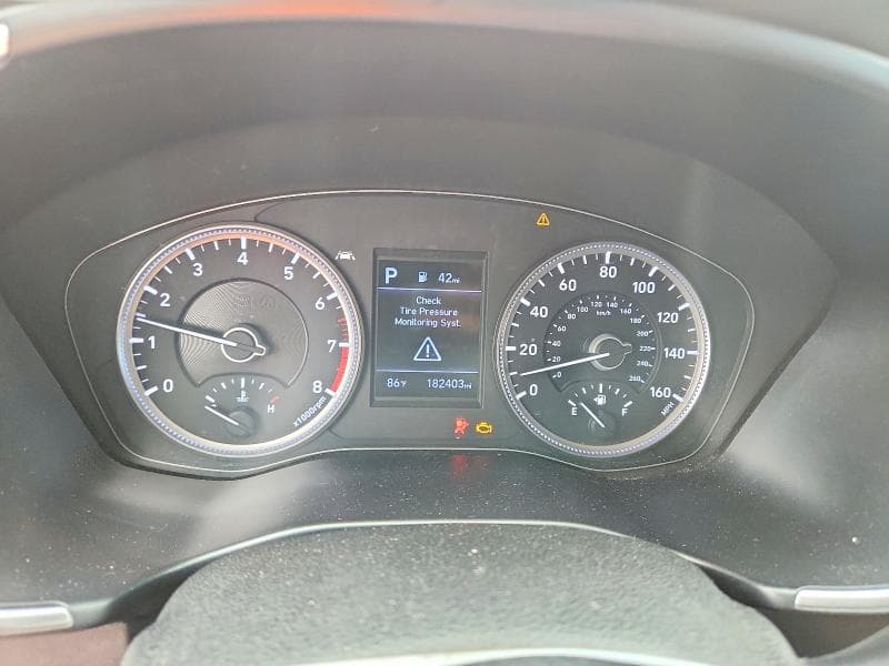 2019 HYUNDAI SANTA FE SE 9