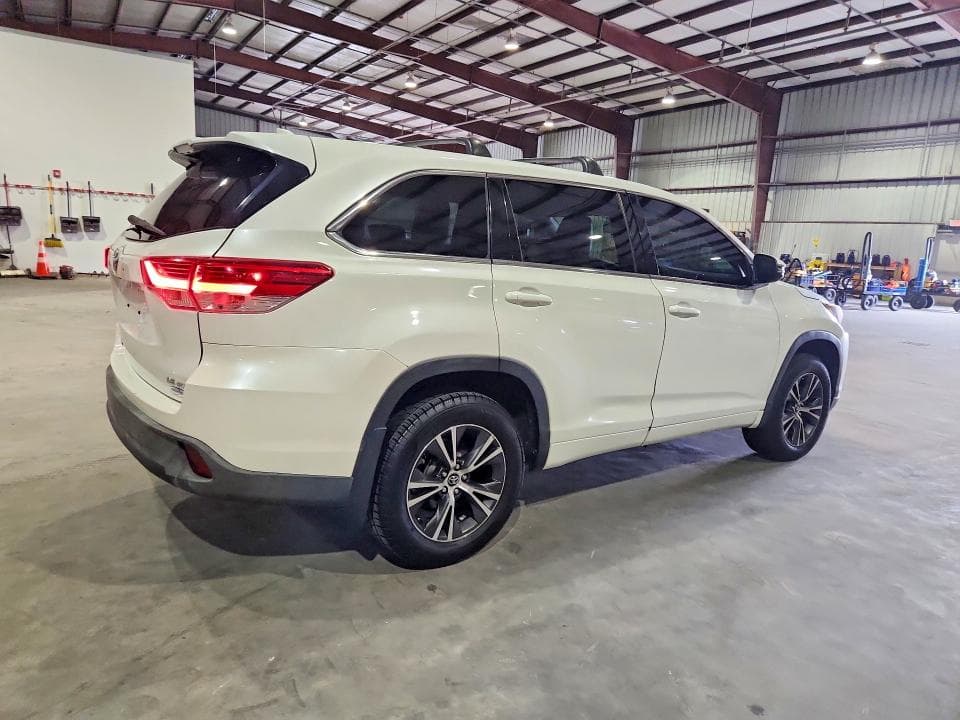 2017 TOYOTA HIGHLANDER LE PLUS 3