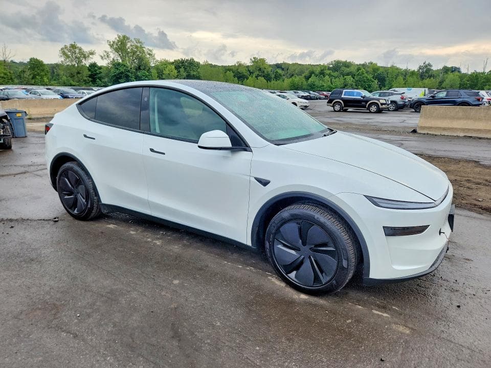 2026 TESLA MODEL Y 4