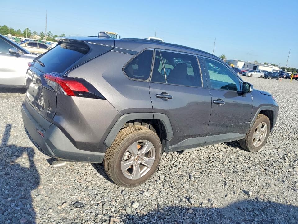 2023 TOYOTA RAV4 XLE 3