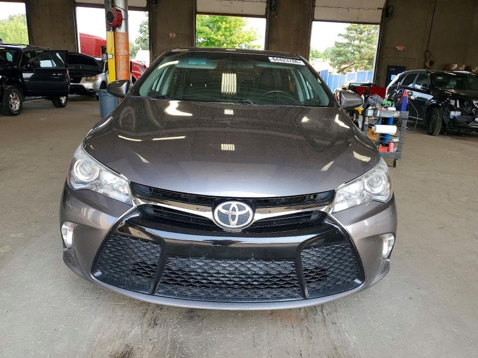 2017 TOYOTA CAMRY SE 5