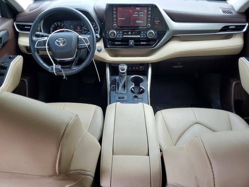 2021 TOYOTA HIGHLANDER XLE 8