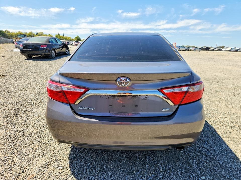 2017 TOYOTA CAMRY SE 6