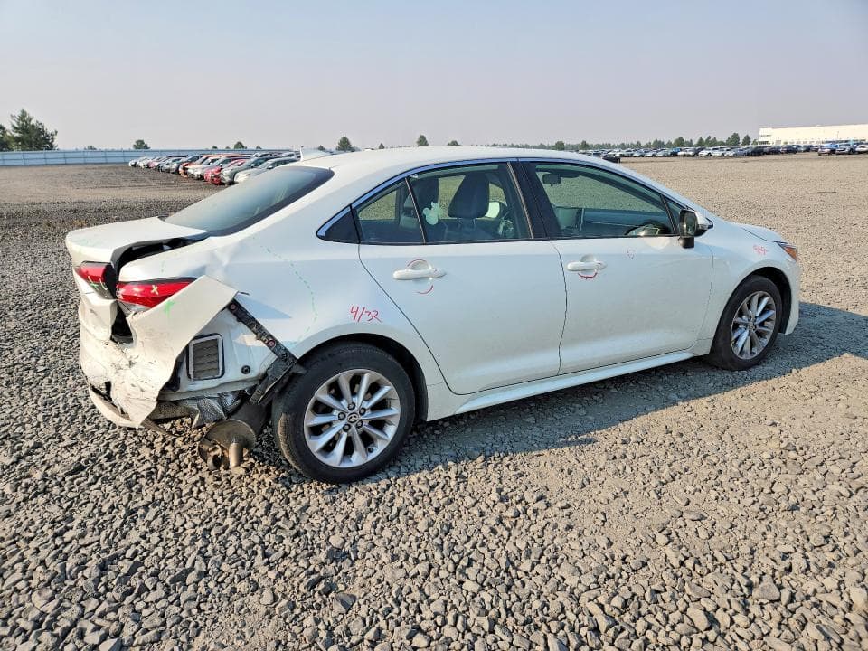2020 TOYOTA COROLLA XLE 3