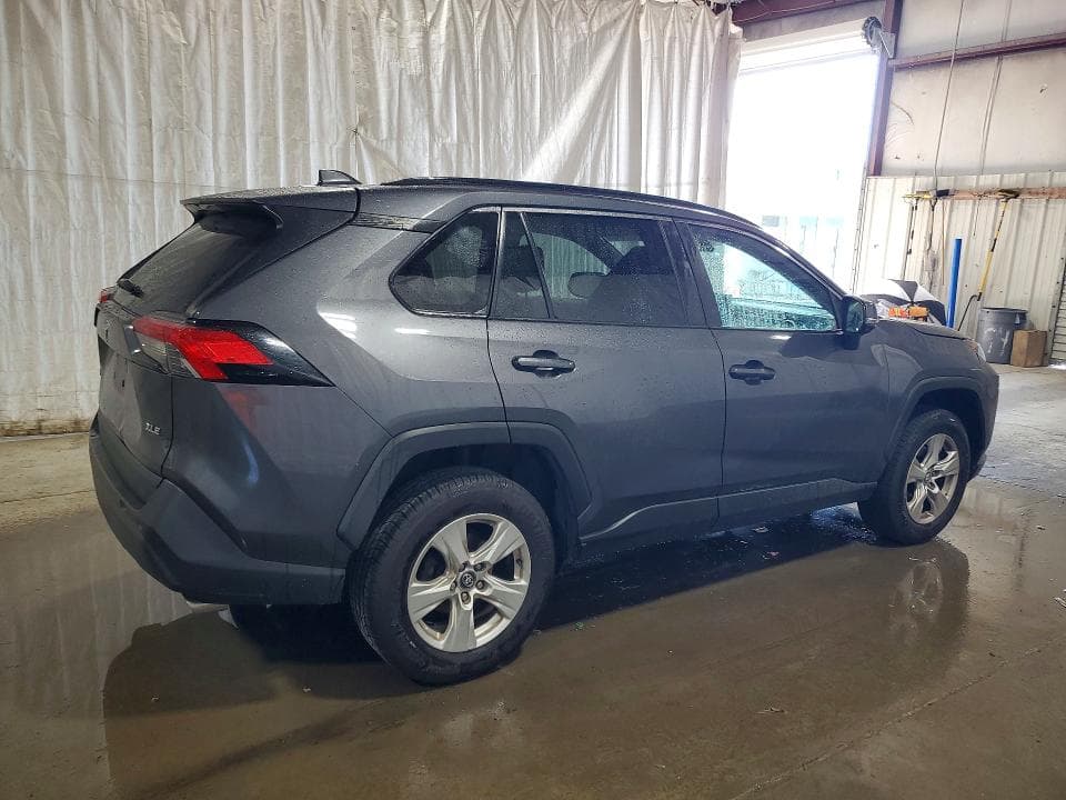 2021 TOYOTA RAV4 XLE 3