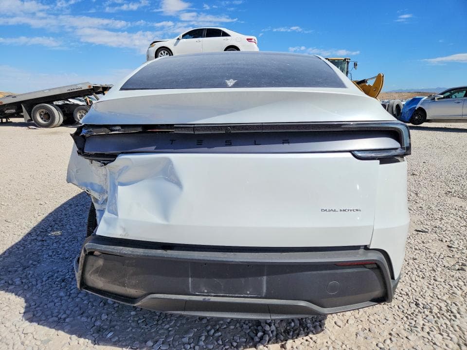 2026 TESLA MODEL Y 6