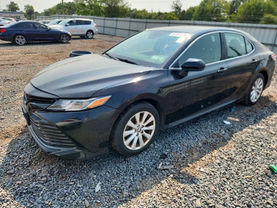 2019 TOYOTA CAMRY LE - 1