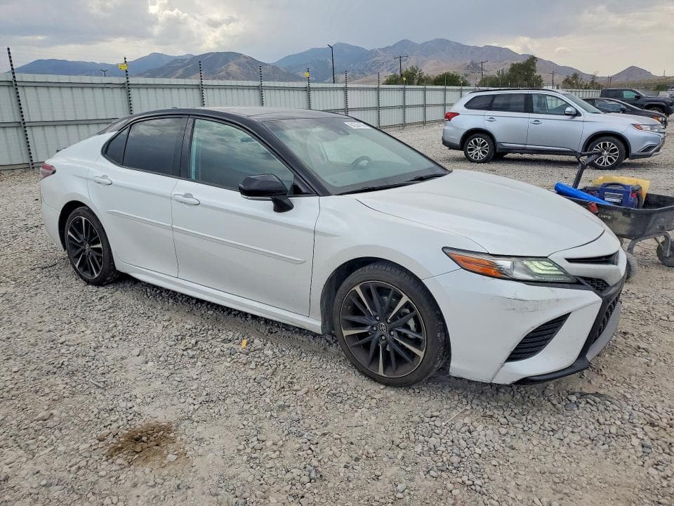 2019 TOYOTA CAMRY XSE 4