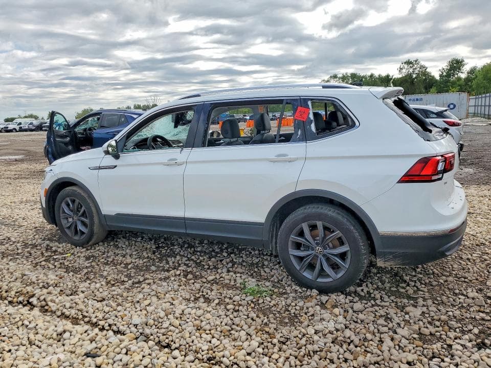 2022 VOLKSWAGEN TIGUAN SE 2