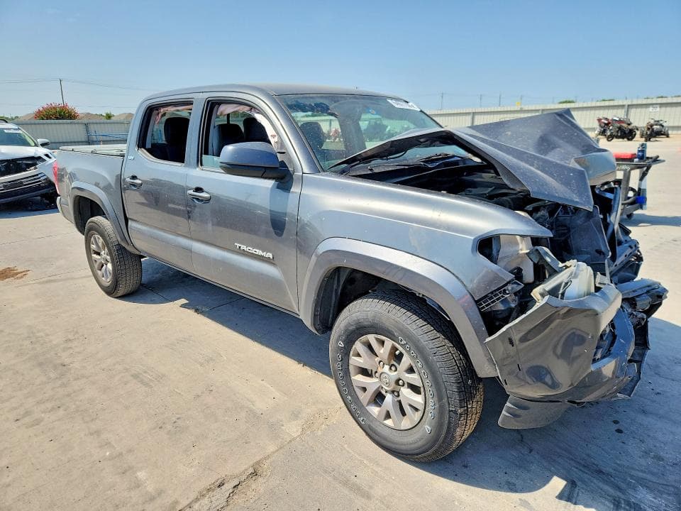2017 TOYOTA TACOMA SR5 V6 4