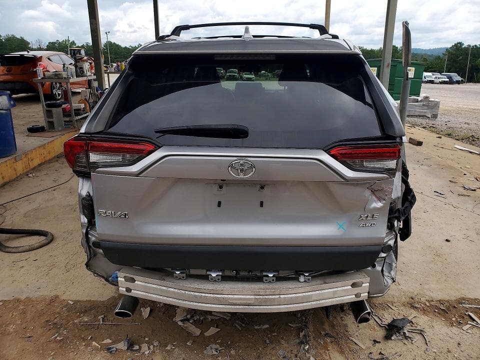 2020 TOYOTA RAV4 XLE 6
