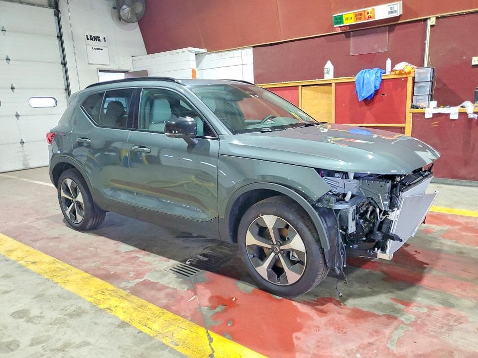 2026 VOLVO XC40 PLUS 4