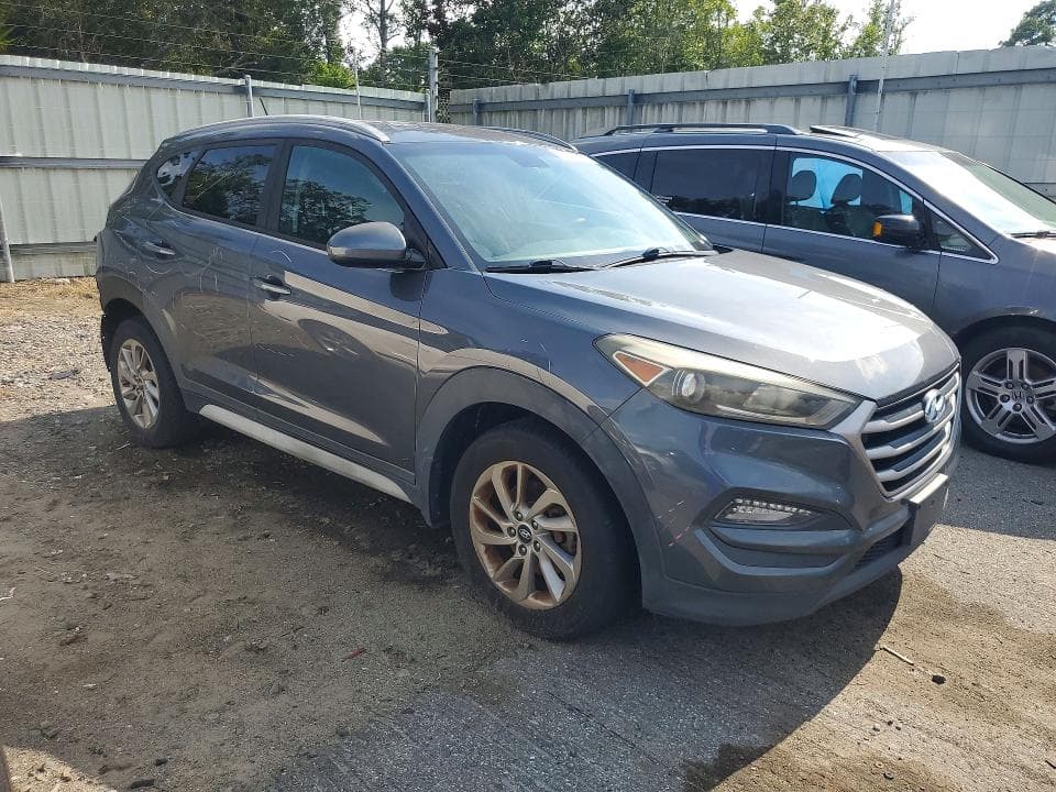 2017 HYUNDAI TUCSON SE 4