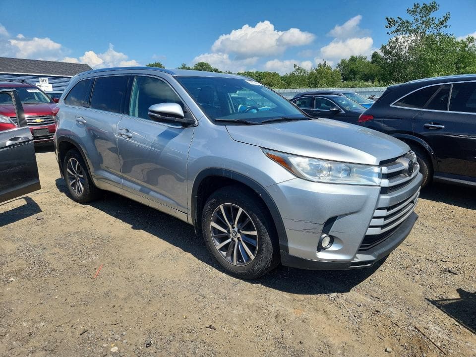 2018 TOYOTA HIGHLANDER XLE 4