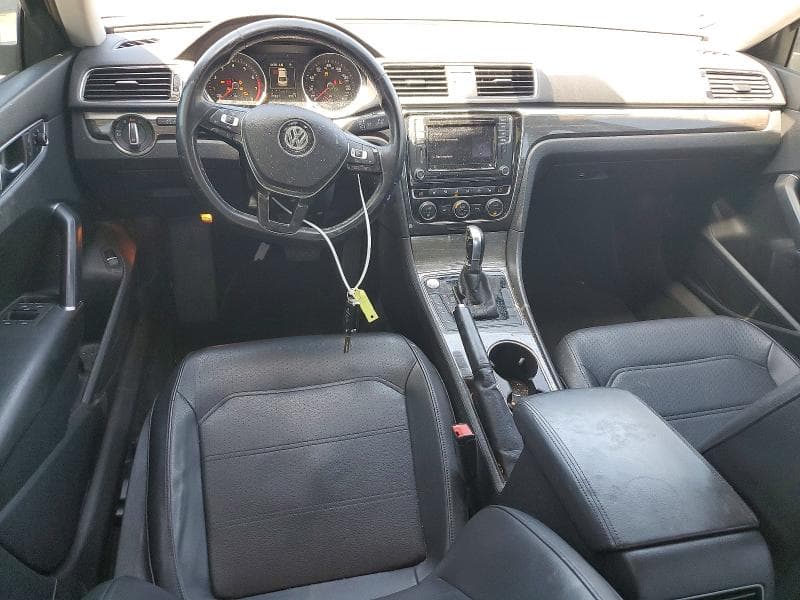 2017 VOLKSWAGEN PASSAT SE 8