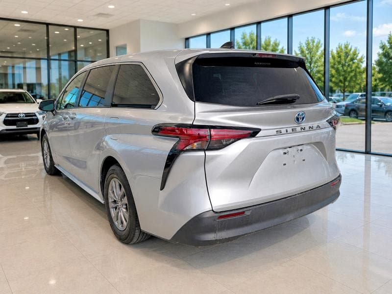 2022 TOYOTA SIENNA LE 3