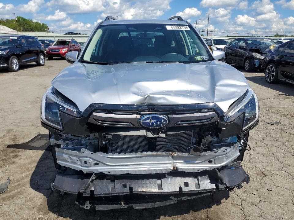 2023 SUBARU FORESTER LIMITED 5
