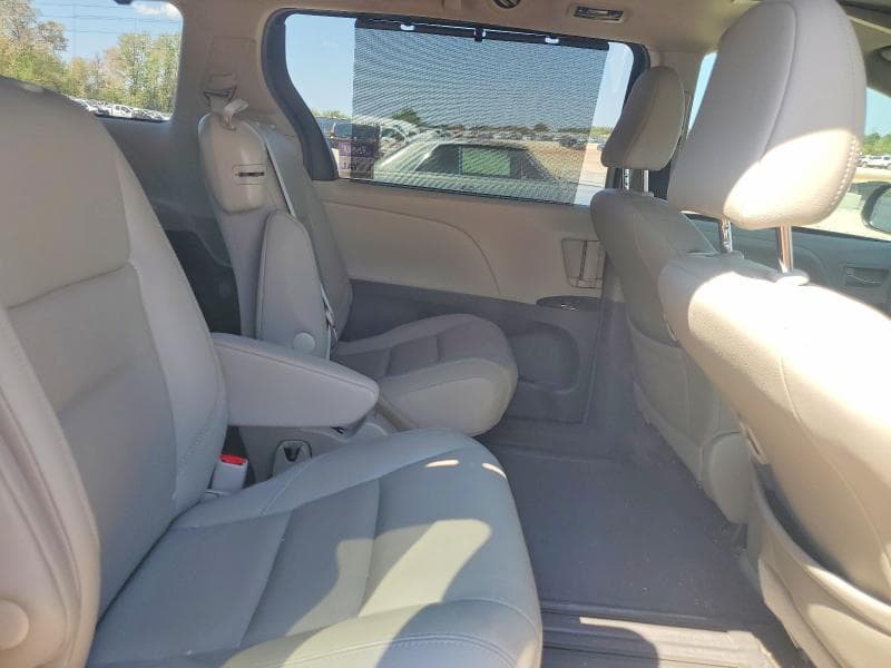 2017 TOYOTA SIENNA XLE 8-PASSENGER 11