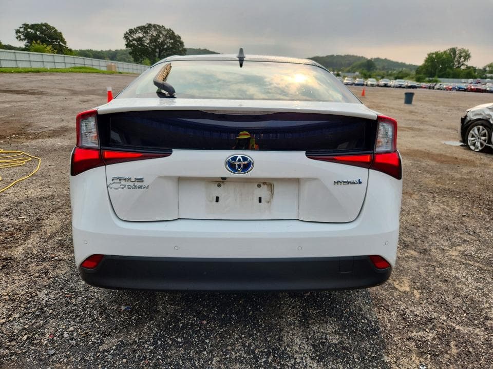 2021 TOYOTA PRIUS LE 6