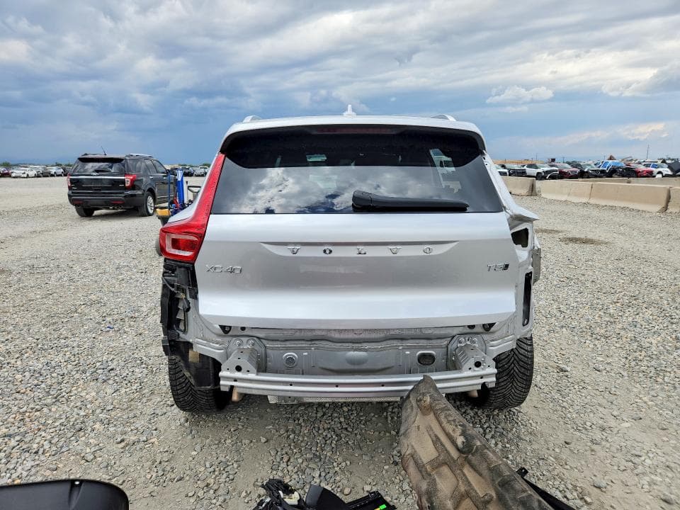 2019 VOLVO XC40 T5 MOMENTUM 6