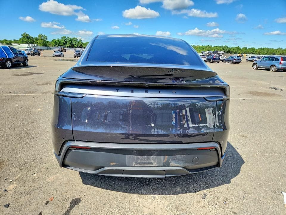 2026 TESLA MODEL Y 6