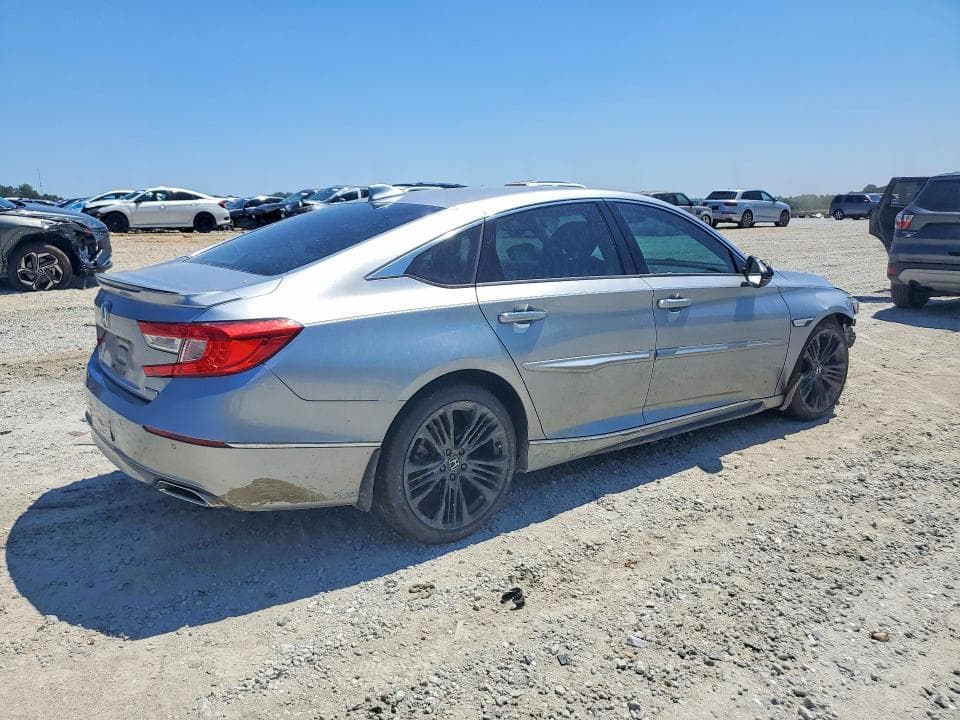 2018 HONDA ACCORD TOURING 3