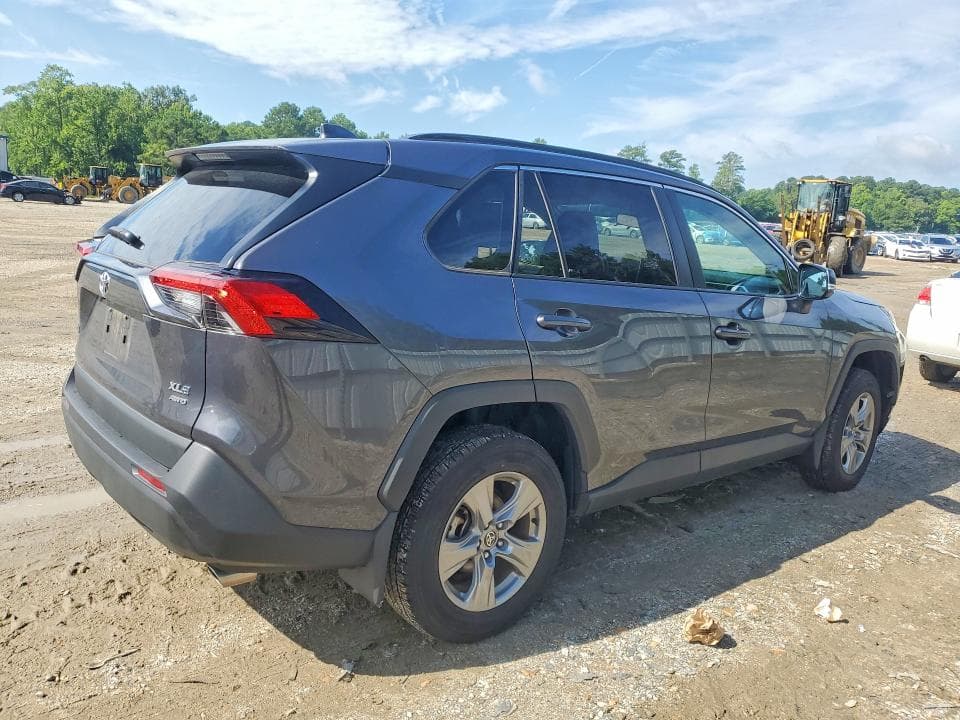 2025 TOYOTA RAV4 XLE 3