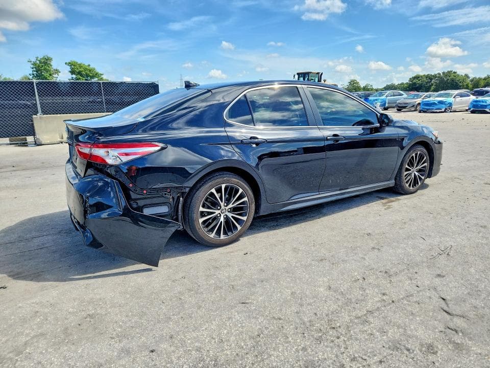 2020 TOYOTA CAMRY SE 3