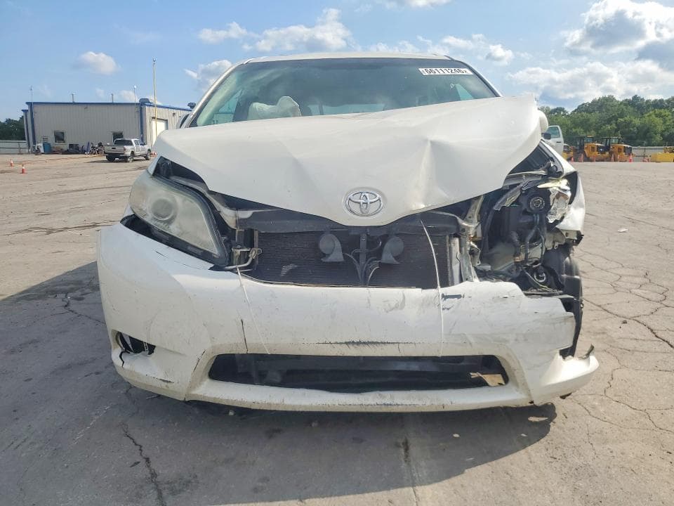2017 TOYOTA SIENNA XLE PREMIUM 8-PASSENGER 5